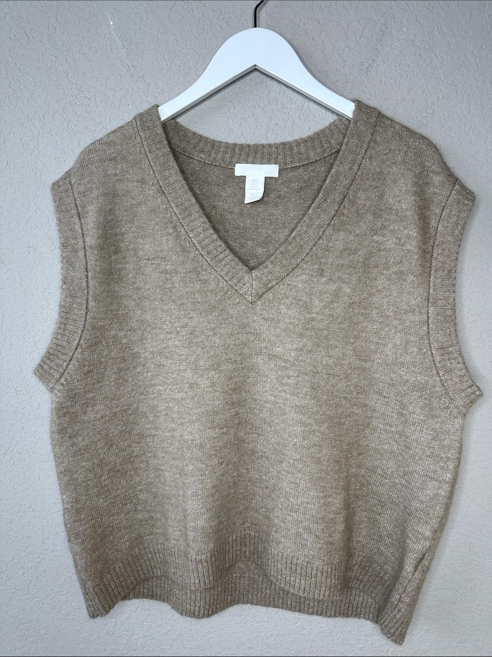 H&M V Neck Sleeveless Sweater Vest Size Small Heathered Tan